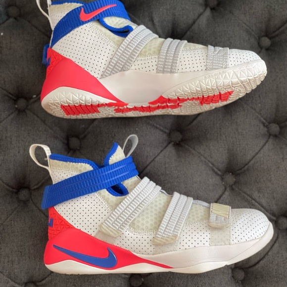 Nike Lebrons - Picture 4 of 7